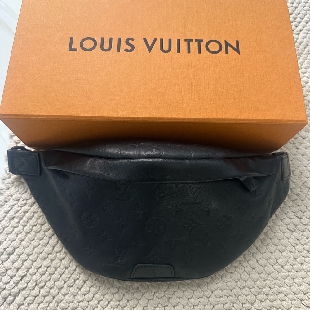 Authentic Louis Vuitton Discovery Bumbag